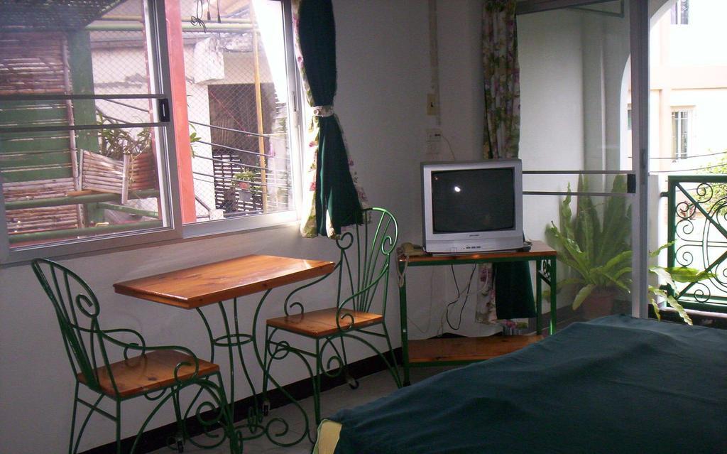 Baankhunmae Apartment Bangkok Room photo